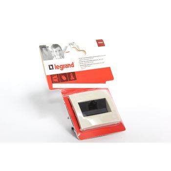 VALENA Розетка компьютерная RJ45х1 в рамку UTP бежевая